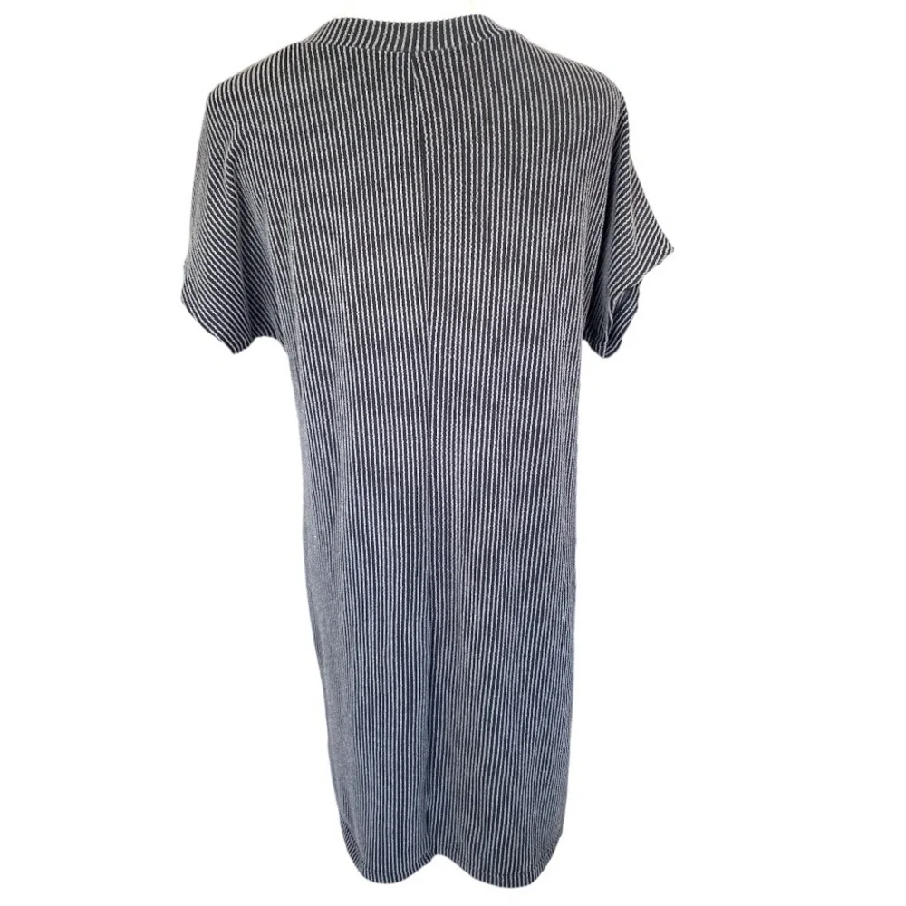 Black and Grey Pinstriped Ribbed Knit T-shirt Shift Dress SIZE Medium LIKE NEW - Picture 2 of 3
